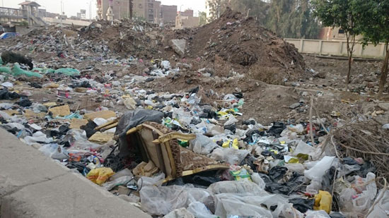 انتشار تلال القمامة بالصفطاوى ومطار إمبابة (5)