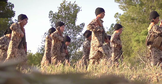 أطفال داعش بالأحزمة الناسفة يهددون الغرب (1)