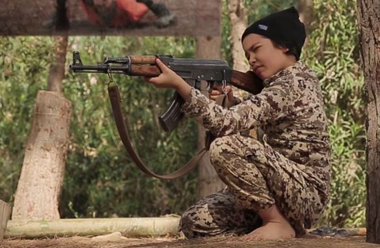 أطفال داعش بالأحزمة الناسفة يهددون الغرب (4)