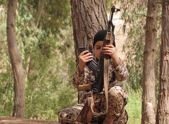 أطفال داعش بالأحزمة الناسفة يهددون الغرب (5)