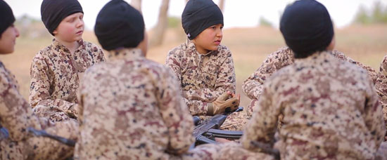 أطفال داعش بالأحزمة الناسفة يهددون الغرب (6)