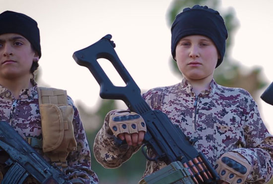 أطفال داعش بالأحزمة الناسفة يهددون الغرب (10)