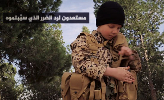 أطفال داعش بالأحزمة الناسفة يهددون الغرب (11)