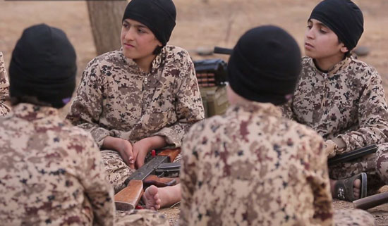 أطفال داعش بالأحزمة الناسفة يهددون الغرب (8)