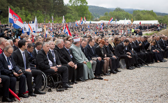  مؤيدى اليمين المتطرف فى النمسا يحيون ذكرى مذبحة الكروات (2)