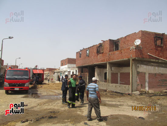 حرائق الحماية المدنية النار  حظيرة ببورسعيد (2)