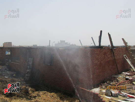 حرائق الحماية المدنية النار  حظيرة ببورسعيد (9)
