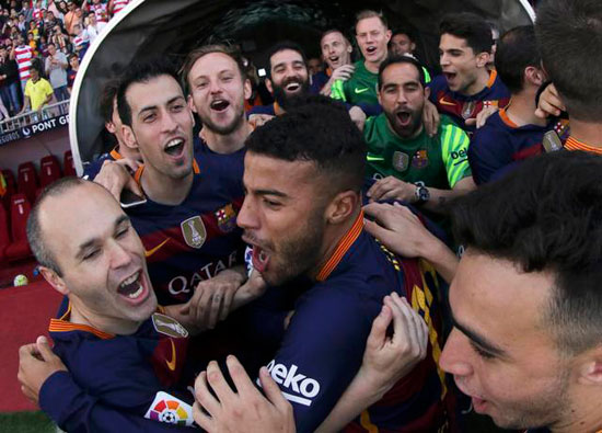 الجماهير تحتفل بفوز برشلونة (12)