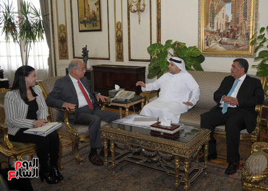 رئيس الوزراء يلتقى مدير غرفة عمليات المكتب التنسيقى للمشاريع الإماراتية بمصر (1)