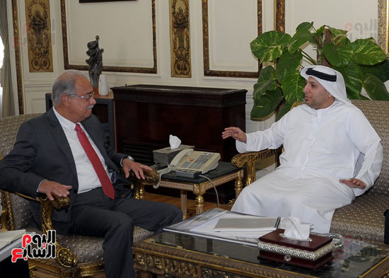 رئيس الوزراء يلتقى مدير غرفة عمليات المكتب التنسيقى للمشاريع الإماراتية بمصر (2)