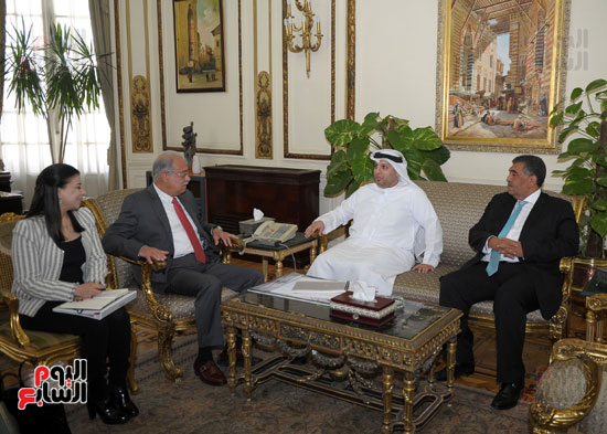 رئيس الوزراء يلتقى مدير غرفة عمليات المكتب التنسيقى للمشاريع الإماراتية بمصر (5)