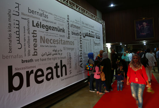 افتتاح مهرجان السجادة الحمراء لأفلام حقوق الإنسان فى غزة (10)