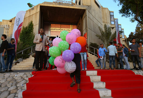 افتتاح مهرجان السجادة الحمراء لأفلام حقوق الإنسان فى غزة (12)
