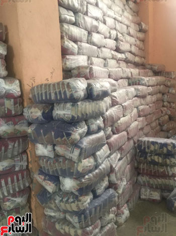 ضبط 1055 طن أرز احتكرها التجار قبل رمضان (1)