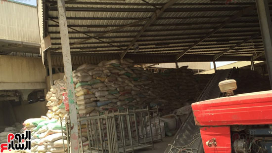 ضبط 1055 طن أرز احتكرها التجار قبل رمضان (2)