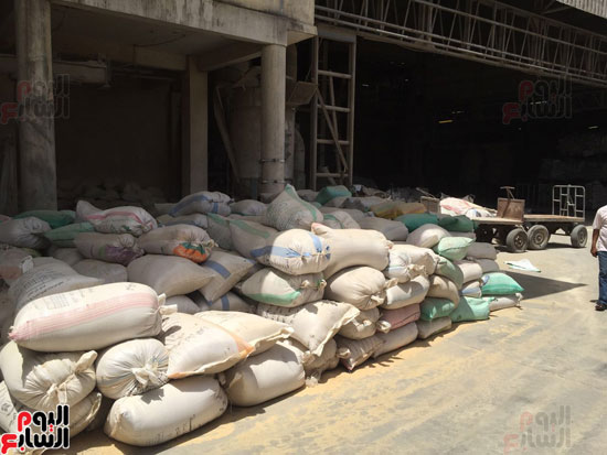 ضبط 1055 طن أرز احتكرها التجار قبل رمضان (4)