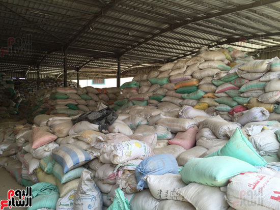 ضبط 1055 طن أرز احتكرها التجار قبل رمضان (5)