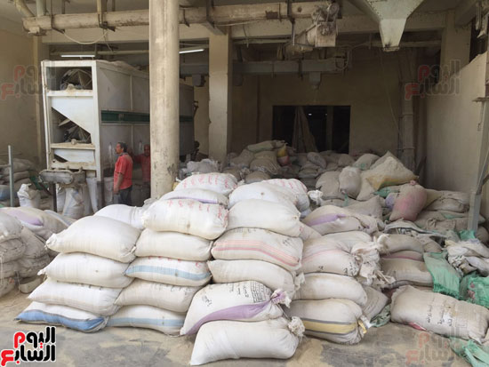 ضبط 1055 طن أرز احتكرها التجار قبل رمضان (3)