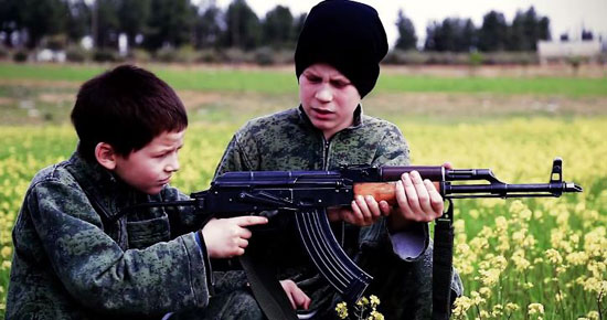 أطفال-داعش-يعدمون-سوريين-(7)