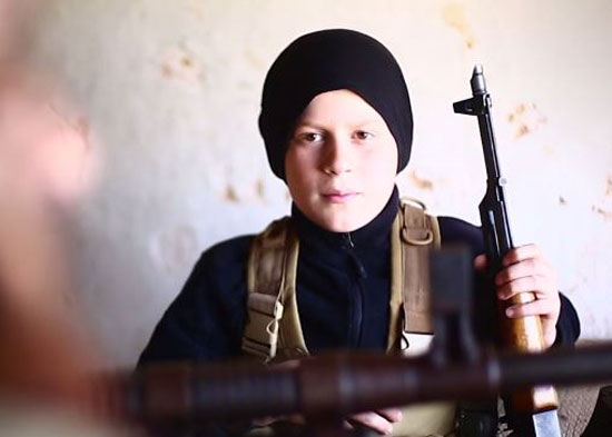 أطفال-داعش-يعدمون-سوريين-(8)