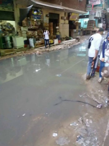 مياه الصرف الصحى تغرق شوارع فيصل (3)