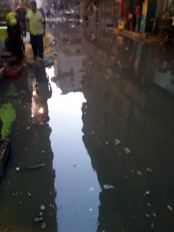 مياه الصرف الصحى تغرق شوارع فيصل (5)