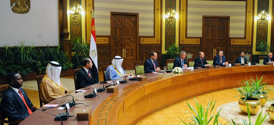 الرئيس السيسى خلال اجتماعه مع وزراء الشباب العرب  (3)