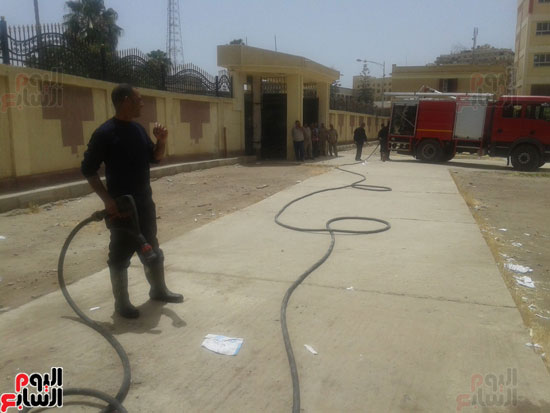 اشتعال حريق بمخزن مدرسة شهيد رياض بكفر الشيخ (3)
