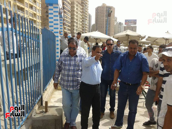 ارجع الاسوار الحديدية للشواطئ 2 متر بالإسكندرية (4)