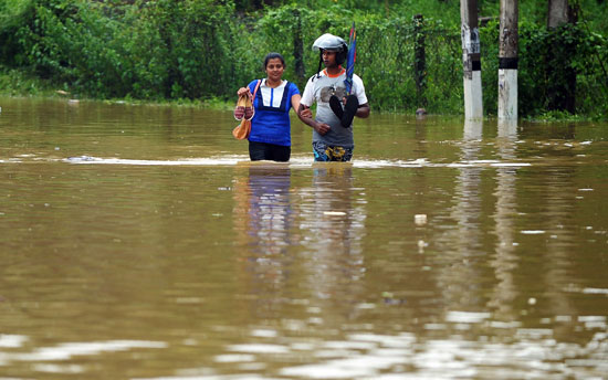 فيضانات فى سريلانكا  (1)