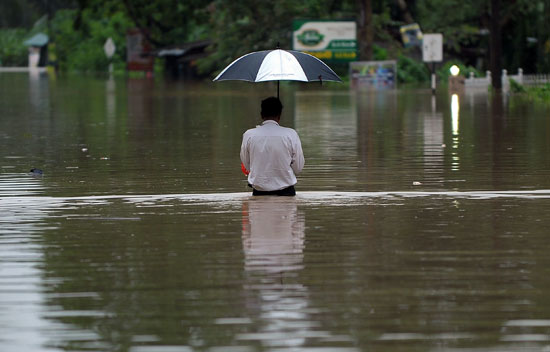 فيضانات فى سريلانكا  (7)
