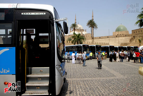 وزارة النقل تسلم محافظة القاهرة 60 أتوبيس (21)