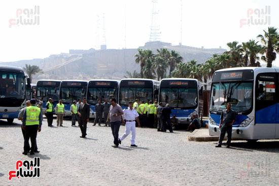 وزارة النقل تسلم محافظة القاهرة 60 أتوبيس (7)