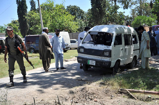 مقتل شرطى فى تفجيرين شمال غرب باكستان (1)