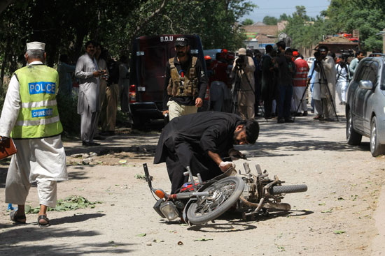 مقتل شرطى فى تفجيرين شمال غرب باكستان (6)