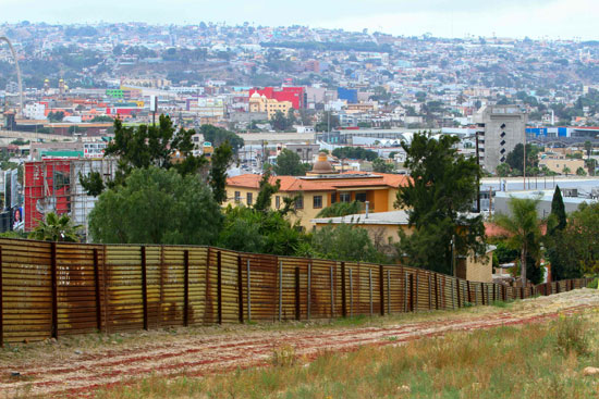 إجراءات أمنية مشدد على الشريط الحدودى بين أمريكا والمكسيك (14)