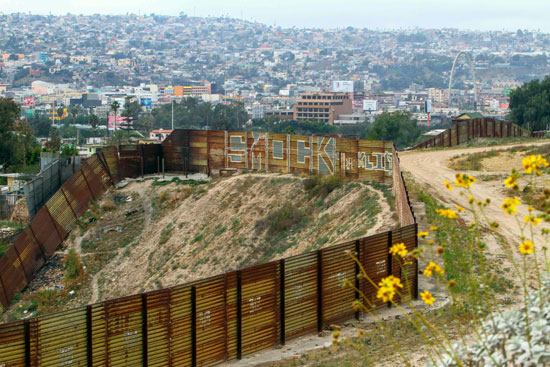 إجراءات أمنية مشدد على الشريط الحدودى بين أمريكا والمكسيك (15)