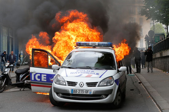 احراق سياره فرنسيه (4)