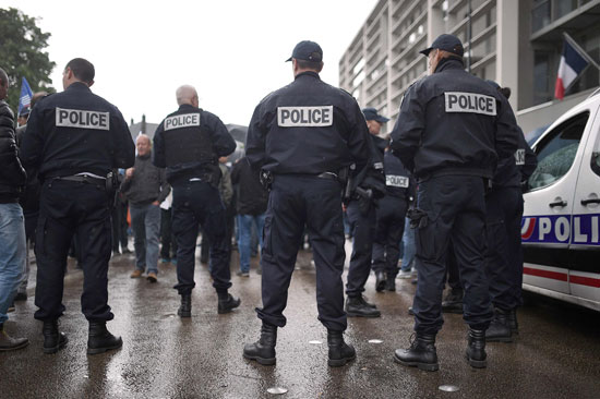 الشرطة الفرنسية تتظاهر (5)