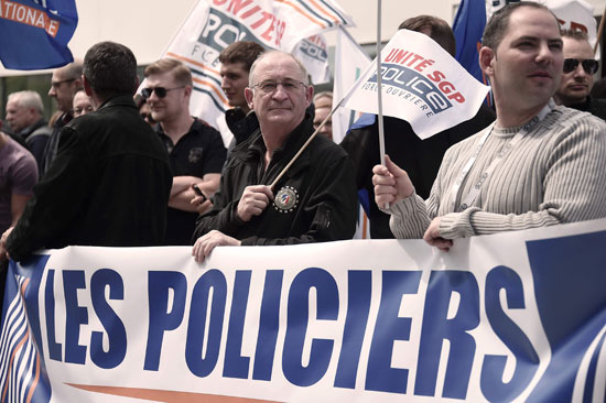 الشرطة الفرنسية تتظاهر (6)