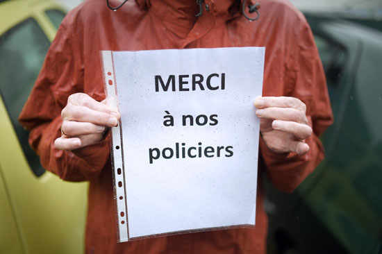 الشرطة الفرنسية تتظاهر (7)