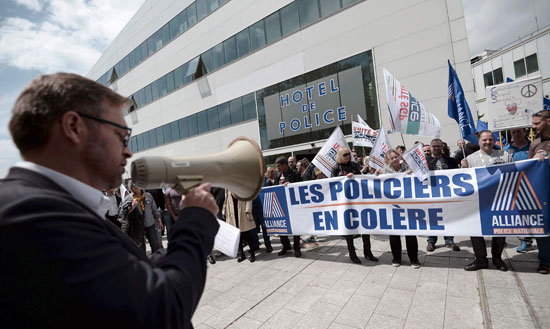 الشرطة الفرنسية تتظاهر (8)