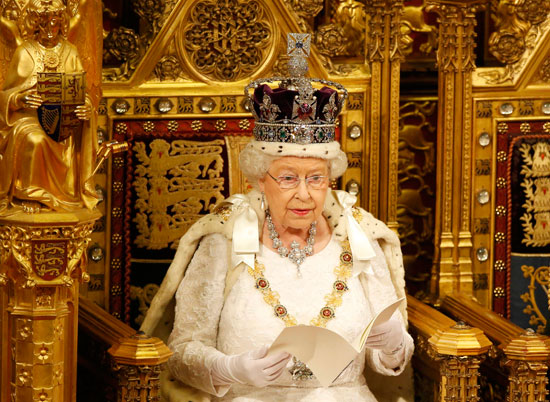 ملكة بريطانيا إليزابيث الثانية (2)