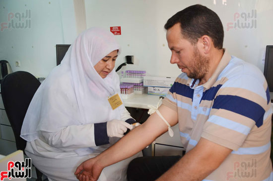 محافظ كفر الشيخ يتابع حملة مكافحة فيروس سى بالتعاون مع صندوق تحيا مصر (3)