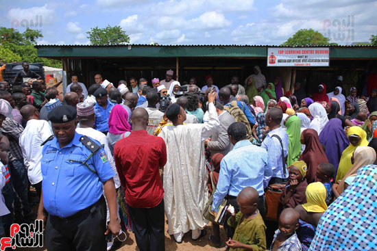 شيخ الأزهر يزور مخيم اللاجئين بالعاصمة النيجيرية أبوجا (12)