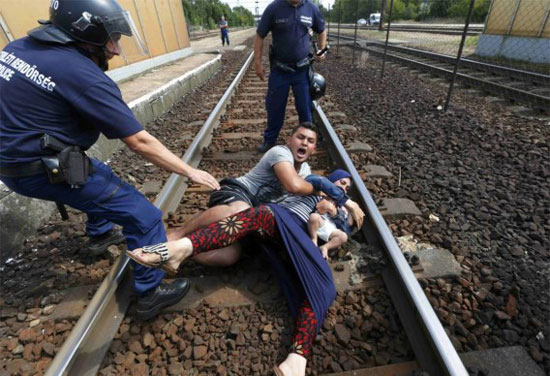 1المهاجر-السوري-على-شريط-القطار