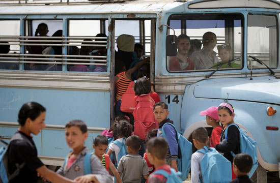 أطفال سوريا فى لبنان بين المدارس والقبور وانتظار الفرج  (16)