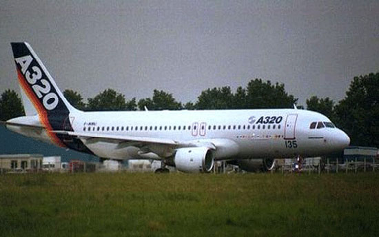 طائرة إيرباص A320 (4)