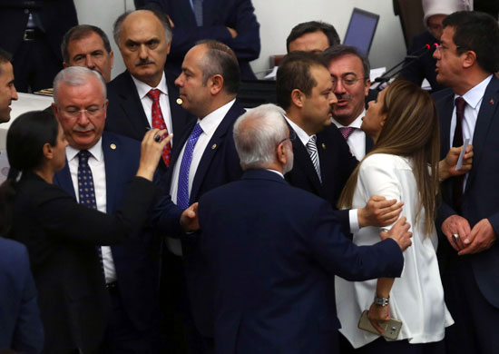 تصويت حاسم فى البرلمان التركى لرفع الحصانة عن نواب الأكراد (10)