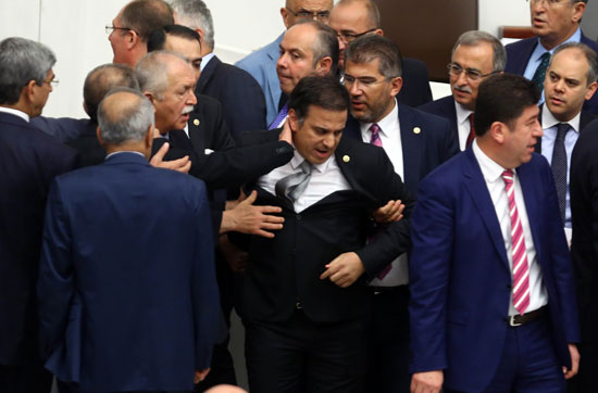 تصويت حاسم فى البرلمان التركى لرفع الحصانة عن نواب الأكراد (3)